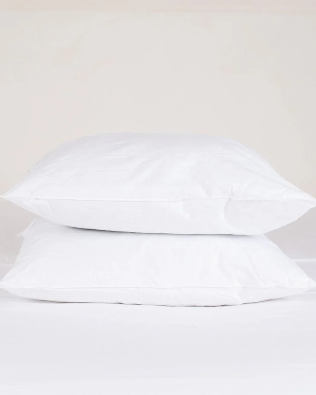 Deux oreillers blancs premium pour hôtel, linge écoresponsable Oeko-Tex, fabrication Portugal