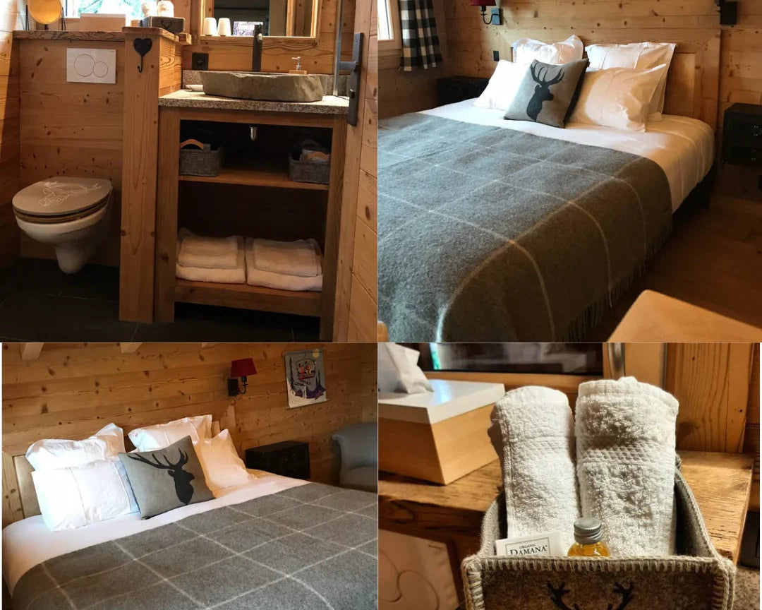 Intérieur chalet bois cosy avec lit double, salle de bain rustique et serviettes décor cerf