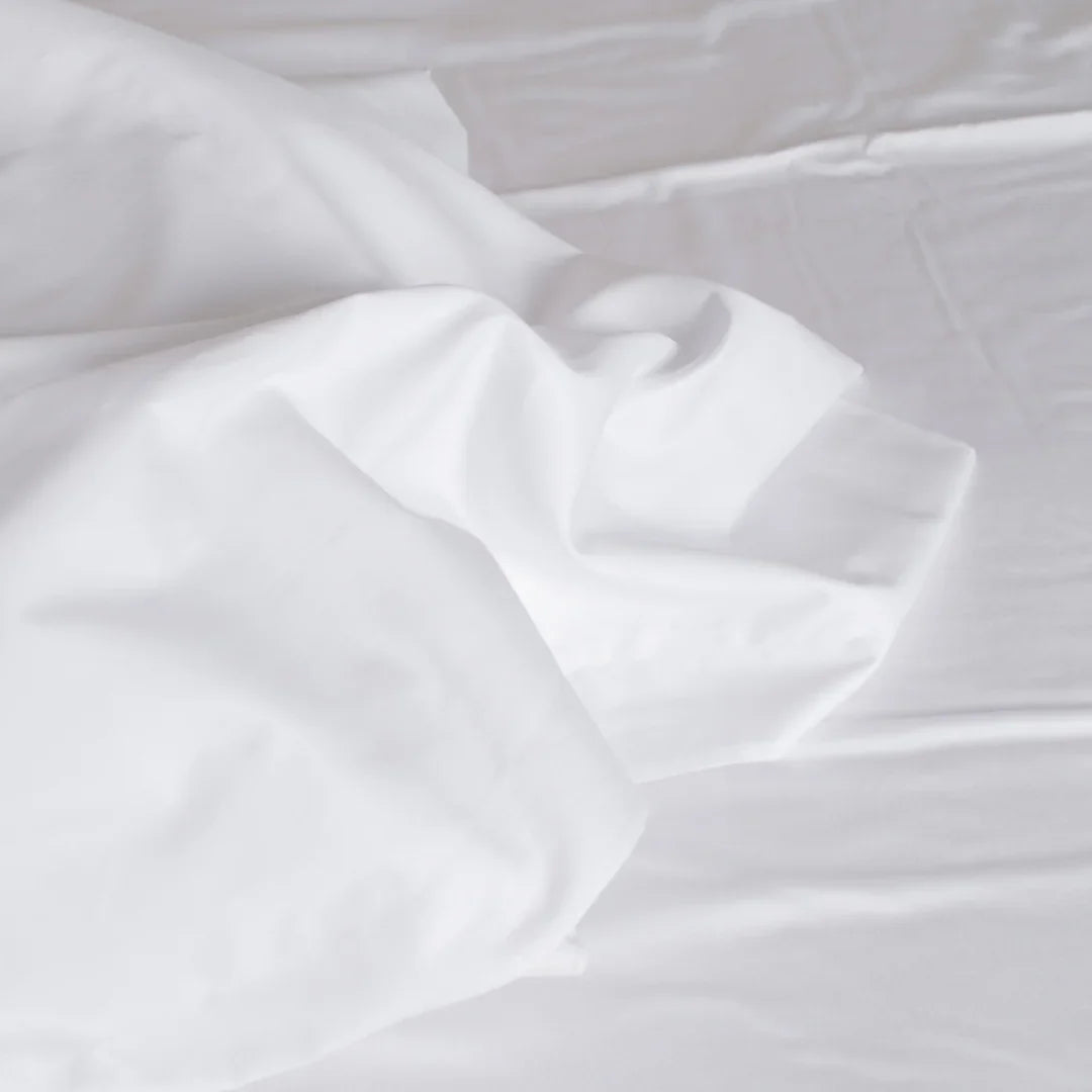 Draps hôteliers blancs en coton premium, doux et écoresponsables, certifiés Oeko-Tex pour hôtels et maisons d'hôtes